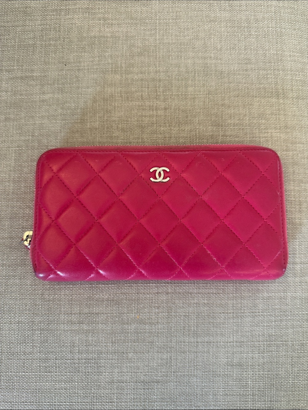 100% authentic lambskin CHANEL wallet in hot pink 🩷👛
